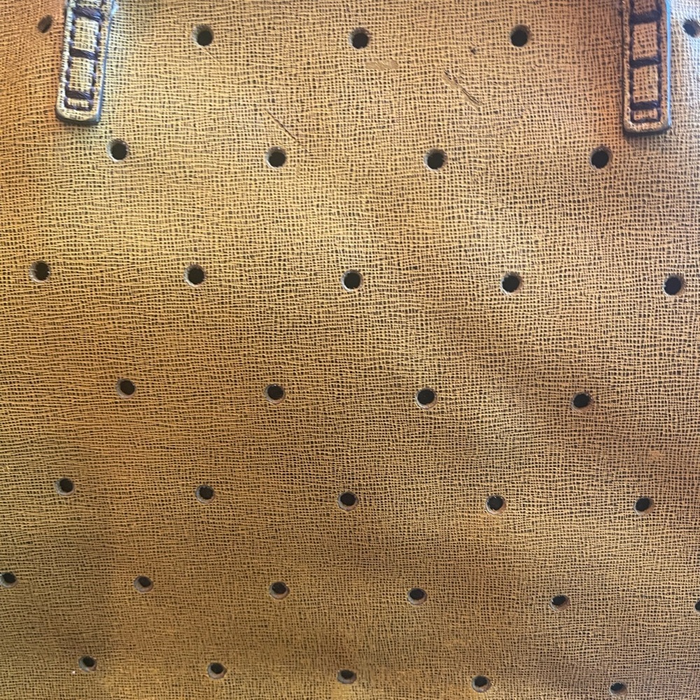 FENDI
Vitello Perforated Medium Roll Tote Mimosa
GUC - Picture 8 of 14
